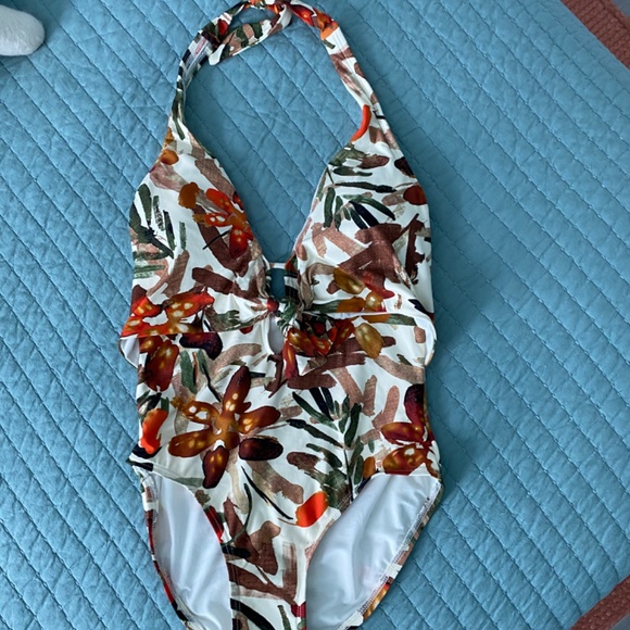 NWT Vince Camuto Seychelles Floral Tie Front Halter One-Piece Sz 8 - Picture 3 of 8